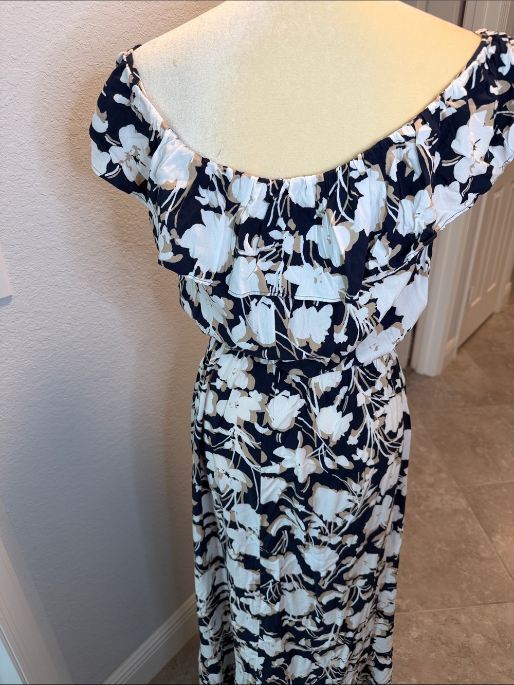 LOFT Maxi Dress - Picture 3 of 3